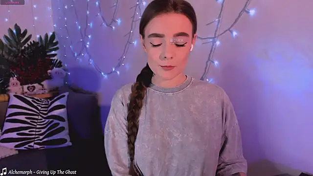 Snapshot of xwiuiwx chatting on 12/02/25, 07:42 xwiuiwx online show from 12/02/25, 07:42