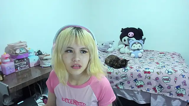 Snapshot of Akane-Mou chatting on 09/18/25, 06:37 Akane-Mou online show from 09/18/25, 06:37