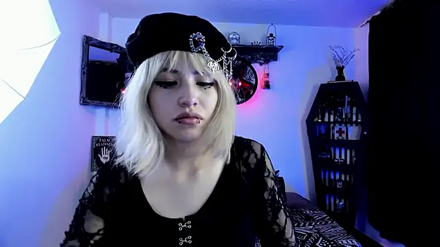 Snapshot of Akane-Mou chatting on 10/15/25, 11:38 Akane-Mou online show from 10/15/25, 11:38