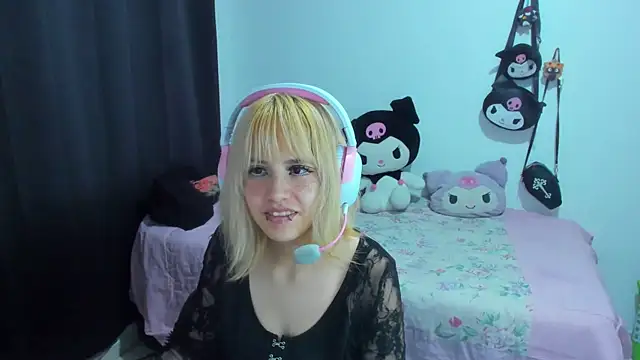 Snapshot of Akane-Mou chatting on 10/24/25, 03:25 Akane-Mou online show from 10/24/25, 03:25