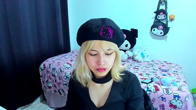 Snapshot of Akane-Mou chatting on 10/26/25, 01:22 Akane-Mou online show from 10/26/25, 01:22