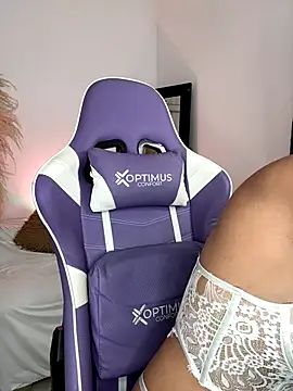 Snapshot of sofia_henaok chatting on 12/15/25, 08:13 sofia henaok online show from 12/15/25, 08:13