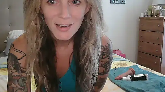 Heyitsmee33 online show from 10/05/25, 01:09