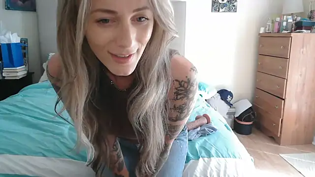 Heyitsmee33 online show from 05/09/26, 02:22