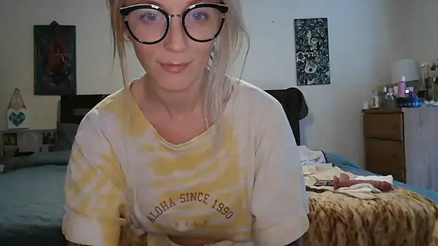 Heyitsmee33 online show from 07/08/26, 09:08