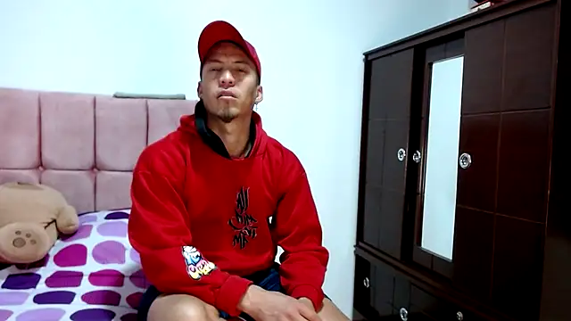 marcehot32 online show from 01/03/25, 11:33