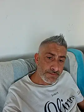 Snapshot of cuci45 chatting on 09/14/25, 02:38 cuci45 online show from 09/14/25, 02:38