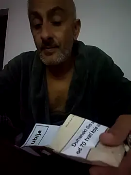 Snapshot of cuci45 chatting on 09/17/25, 07:04 cuci45 online show from 09/17/25, 07:04