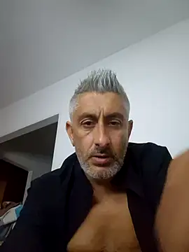 Snapshot of cuci45 chatting on 09/20/25, 02:23 cuci45 online show from 09/20/25, 02:23