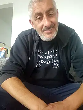 Snapshot of cuci45 chatting on 09/26/25, 03:16 cuci45 online show from 09/26/25, 03:16