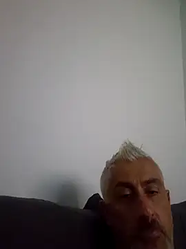 Snapshot of cuci45 chatting on 09/27/25, 03:22 cuci45 online show from 09/27/25, 03:22