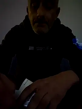 Snapshot of cuci45 chatting on 09/29/25, 08:24 cuci45 online show from 09/29/25, 08:24