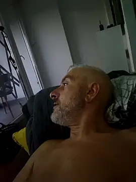 Snapshot of cuci45 chatting on 10/10/25, 04:44 cuci45 online show from 10/10/25, 04:44