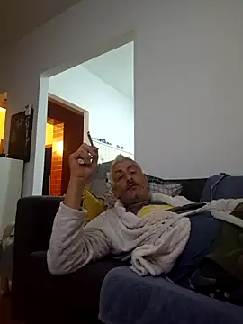 Snapshot of cuci45 chatting on 10/15/25, 06:30 cuci45 online show from 10/15/25, 06:30