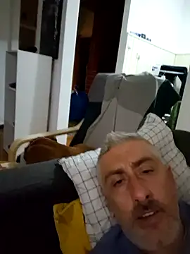 Snapshot of cuci45 chatting on 10/24/25, 09:33 cuci45 online show from 10/24/25, 09:33