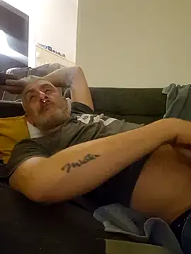 Snapshot of cuci45 chatting on 11/13/25, 01:26 cuci45 online show from 11/13/25, 01:26