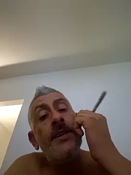 Snapshot of cuci45 chatting on 11/15/25, 07:54 cuci45 online show from 11/15/25, 07:54