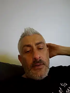 Snapshot of cuci45 chatting on 11/22/25, 03:16 cuci45 online show from 11/22/25, 03:16