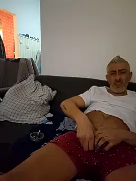 Snapshot of cuci45 chatting on 11/24/25, 04:07 cuci45 online show from 11/24/25, 04:07