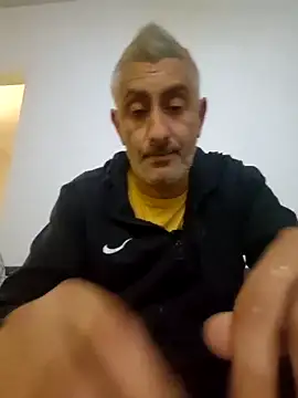 Snapshot of cuci45 chatting on 12/15/25, 05:39 cuci45 online show from 12/15/25, 05:39