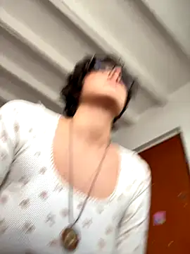 Snapshot of aurora_xoxo chatting on 11/23/25, 04:29 aurora xoxo online show from 11/23/25, 04:29