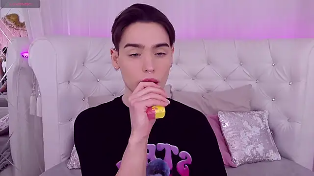 RobbyCharming online show from 02/01/25, 07:55