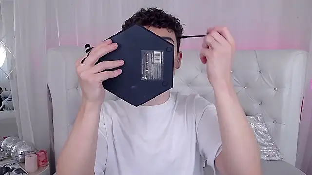 RobbyCharming online show from 09/28/25, 03:45