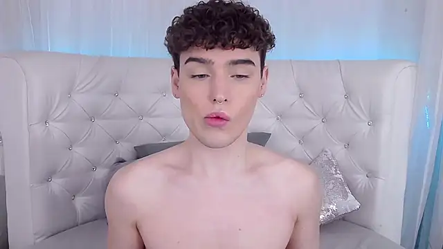 Snapshot of RobbyCharming chatting on 11/07/25, 04:01 RobbyCharming online show from 11/07/25, 04:01