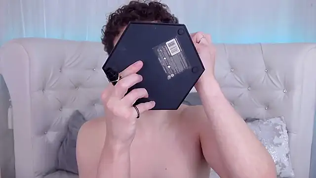 Snapshot of RobbyCharming chatting on 11/12/25, 03:40 RobbyCharming online show from 11/12/25, 03:40