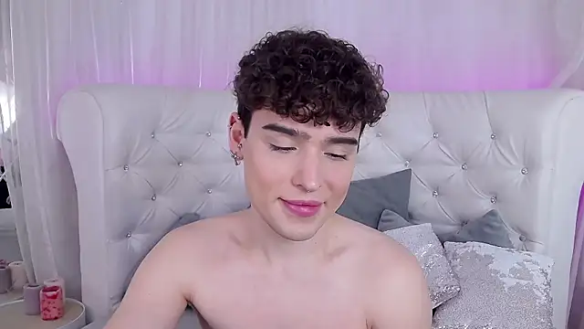 Snapshot of RobbyCharming chatting on 11/14/25, 03:49 RobbyCharming online show from 11/14/25, 03:49