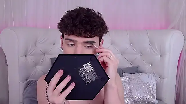 Snapshot of RobbyCharming chatting on 11/15/25, 03:37 RobbyCharming online show from 11/15/25, 03:37