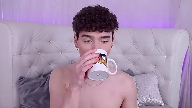 Snapshot of RobbyCharming chatting on 11/22/25, 04:11 RobbyCharming online show from 11/22/25, 04:11