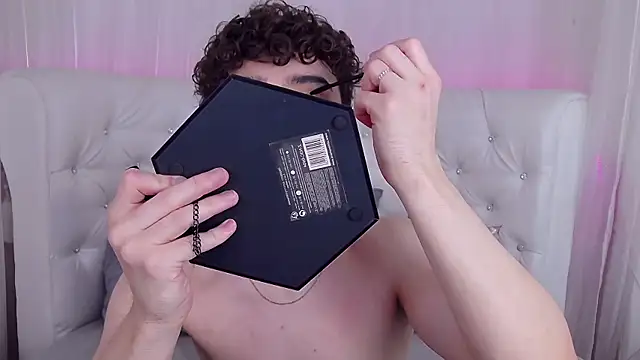 Snapshot of RobbyCharming chatting on 11/30/25, 03:54 RobbyCharming online show from 11/30/25, 03:54