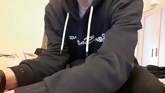 uk-bobbie-uk online show from 02/06/25, 12:37