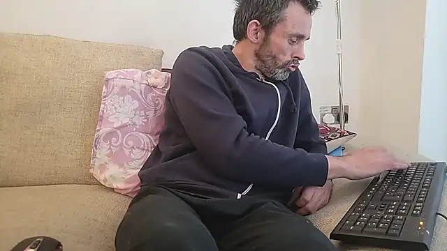 uk-bobbie-uk online show from 10/27/25, 04:00