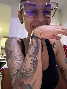 charlotte stevenss  online show from 12/30/24, 01:47