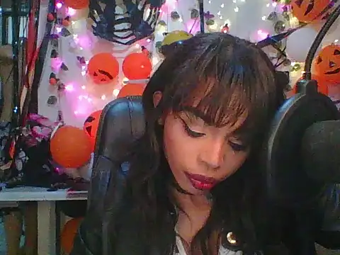 Snapshot of Anaconda2350 chatting on 10/31/25, 06:09 Anaconda2350 online show from 10/31/25, 06:09