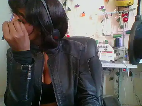 Snapshot of Anaconda2350 chatting on 02/05/26, 11:59 Anaconda2350 online show from 02/05/26, 11:59