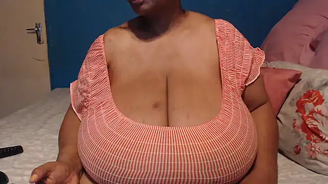 CUTEFIRMMELONSS online show from 10/15/25, 08:31