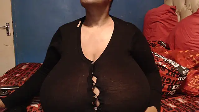 CUTEFIRMMELONSS online show from 10/24/25, 05:42