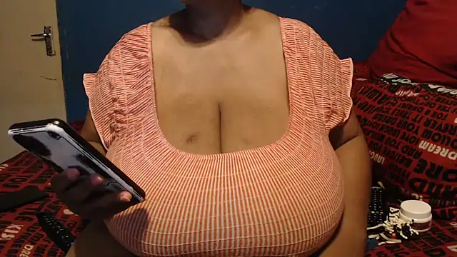 CUTEFIRMMELONSS online show from 10/30/25, 09:04