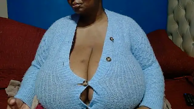 CUTEFIRMMELONSS online show from 06/11/26, 09:35