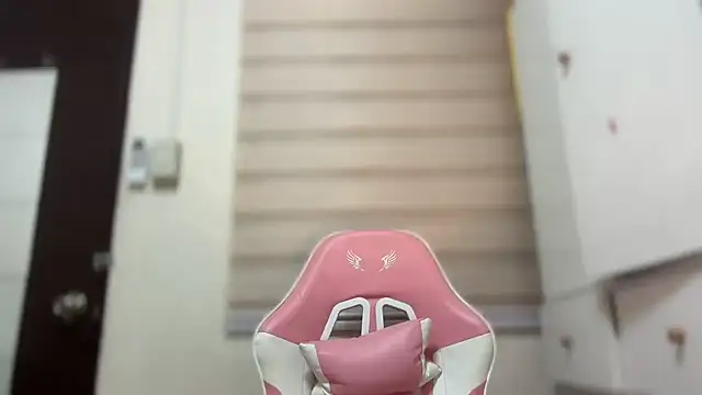 ehotlovea  online show from 09/18/25, 06:43