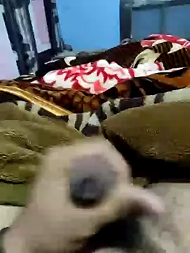 Snapshot of Deshilund9 chatting on 01/05/25, 03:32 Deshilund9 online show from 01/05/25, 03:32