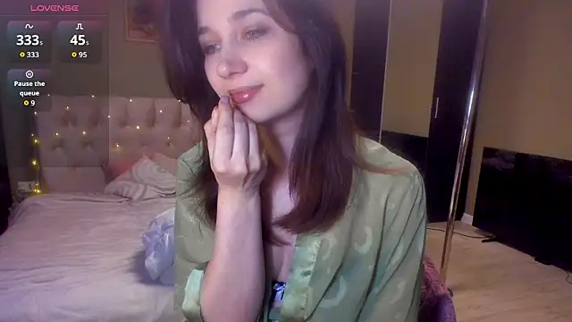 Snapshot of Carina_E chatting on 02/13/26, 11:28 Carina E online show from 02/13/26, 11:28