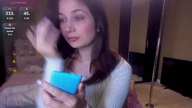 Snapshot of Carina_E chatting on 02/14/26, 06:43 Carina E online show from 02/14/26, 06:43