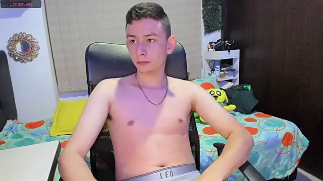 Snapshot of Christ_Miller3 chatting on 03/08/25, 04:01 Christ Miller3 online show from 03/08/25, 04:01