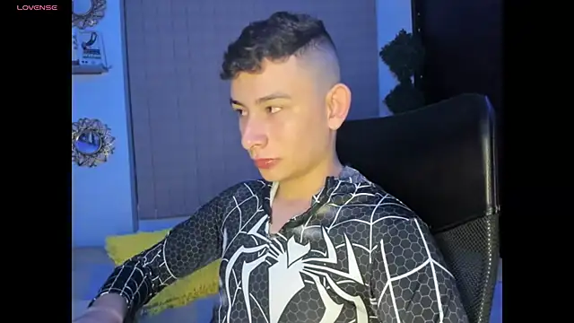 Snapshot of Christ_Miller3 chatting on 11/01/25, 04:36 Christ Miller3 online show from 11/01/25, 04:36