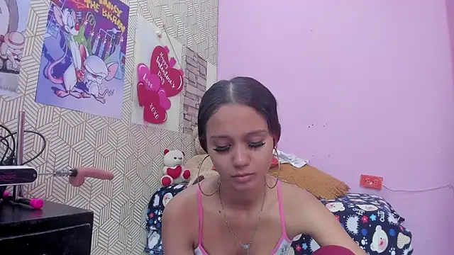 MarianaManzur online show from 01/10/25, 02:23