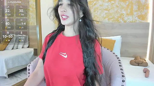 Snapshot of Valentina_Ross_ chatting on 11/28/25, 11:24 Valentina Ross online show from 11/28/25, 11:24